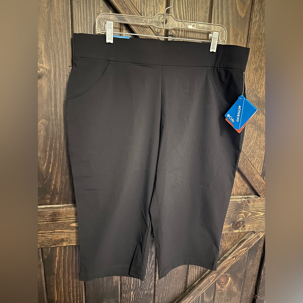 Columbia Active Fit Omnishade Black Capris, size XL